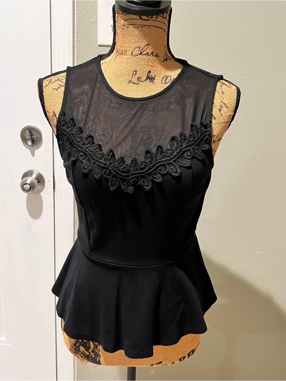 Forever 21 Black Sleeveless Peplum Top Size M